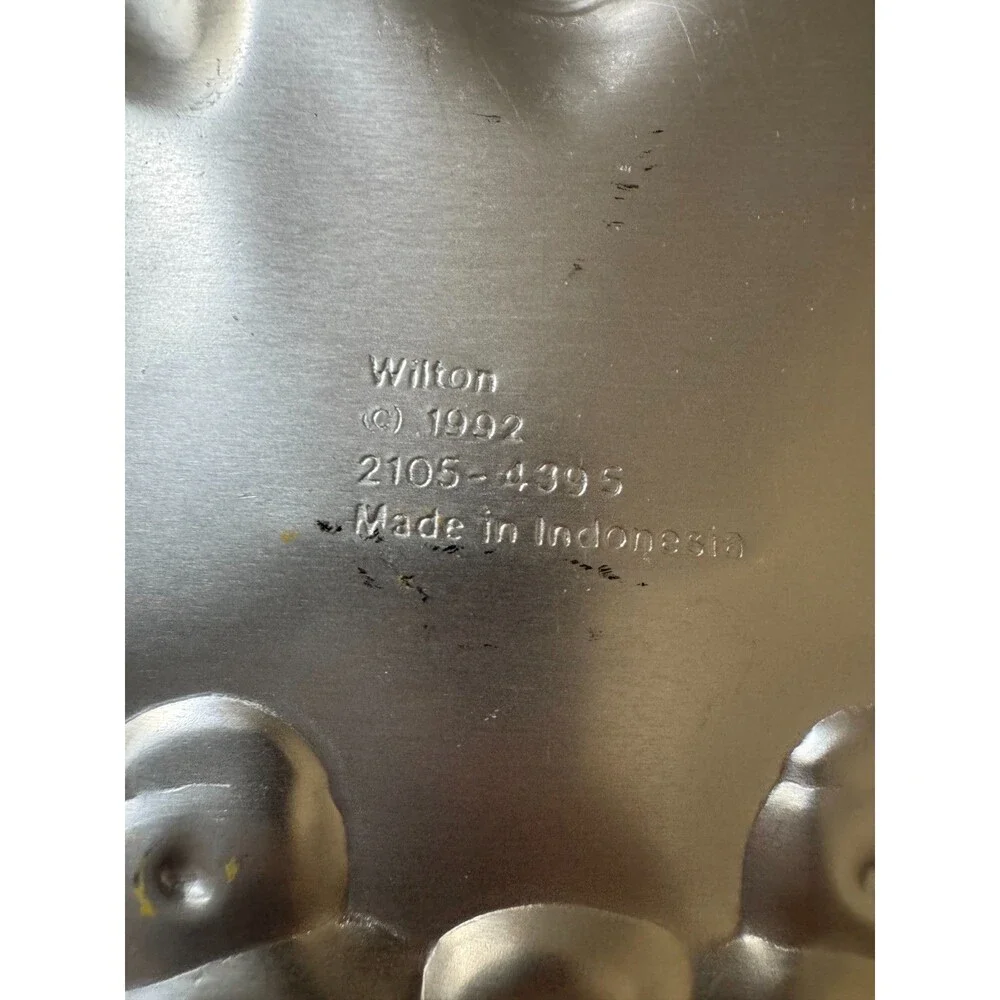 Lot of 5 Vintage Wilton Aluminum Character Cake Pans 1990 Disney Pooh Pocahontas